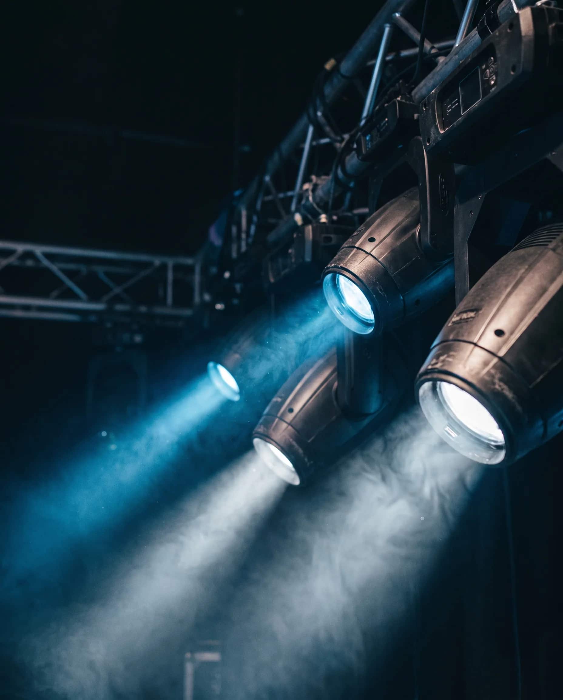 The lighting — Light that shapes the room
